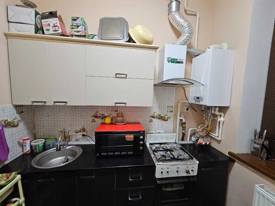 Buxoroda kvartira uy xonadon sotiladi 1 xonali 42m² +42m² 1-qavat