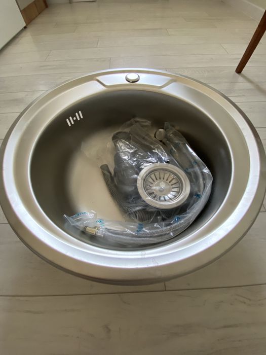 Продам новую мойку нержавейку с доп деталями