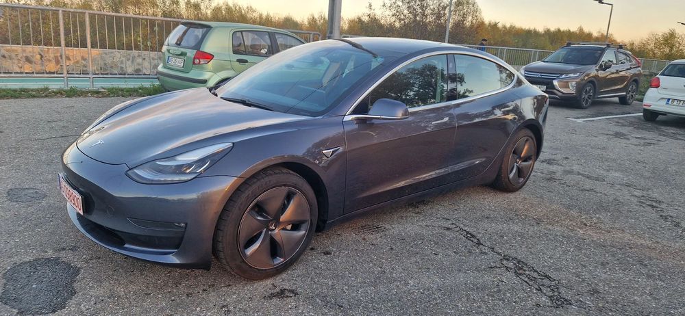 Tesla Model 3 2020 .long range 115000 km 350 cp