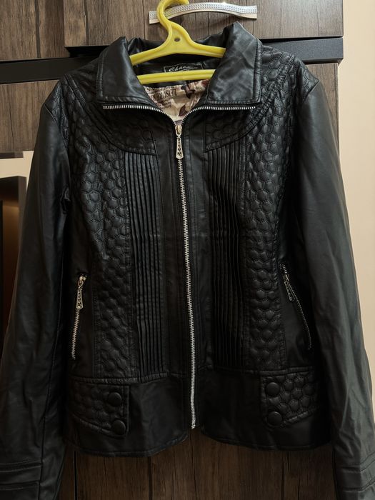 Кожанка женская в отличном состоянии