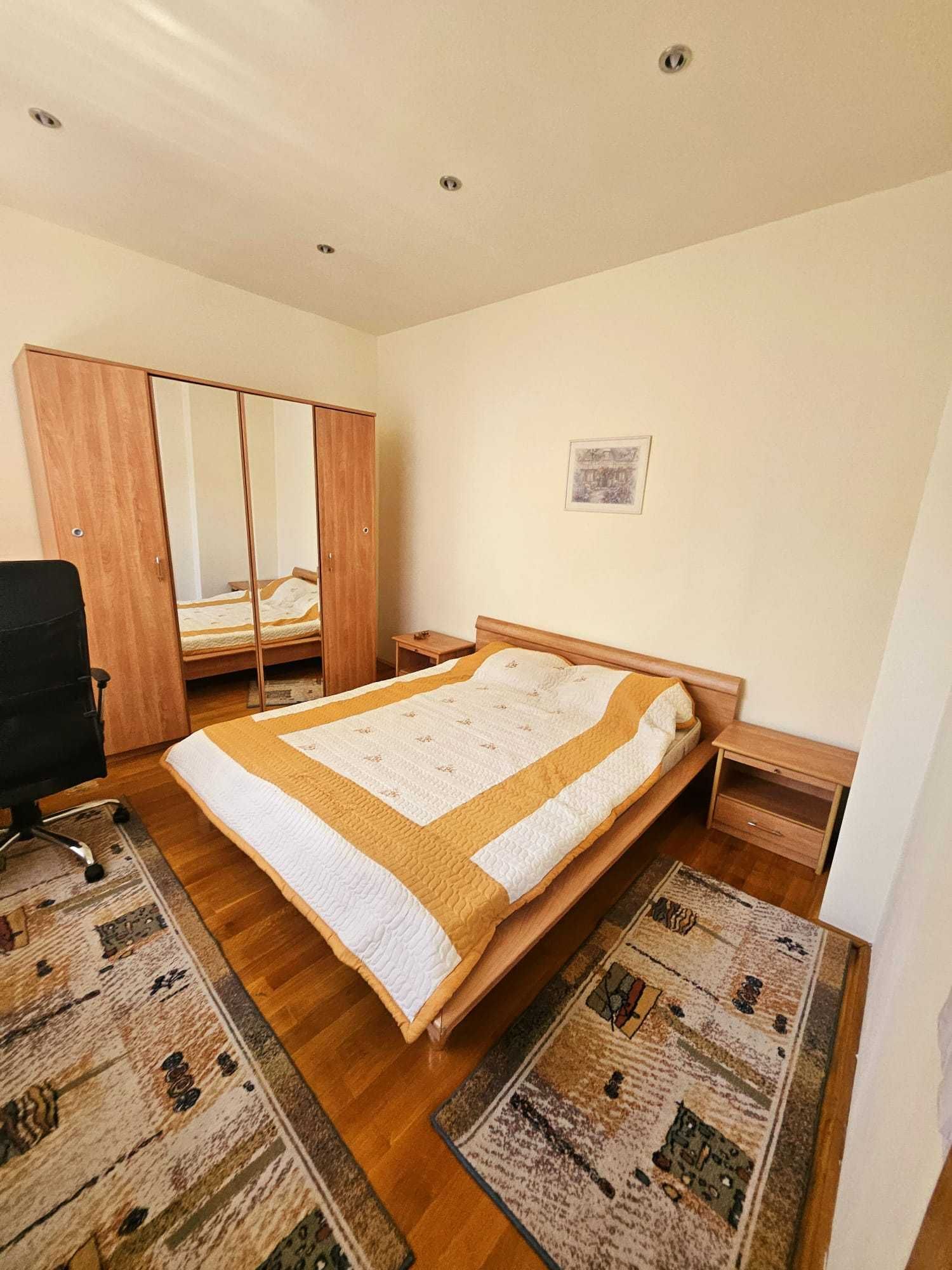 Apartament ultracentral, la parterul unei vile