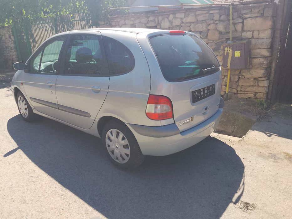 Vând Renault din 2003