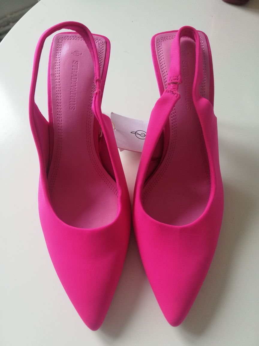 Pantofi roz cu toc stradivarius