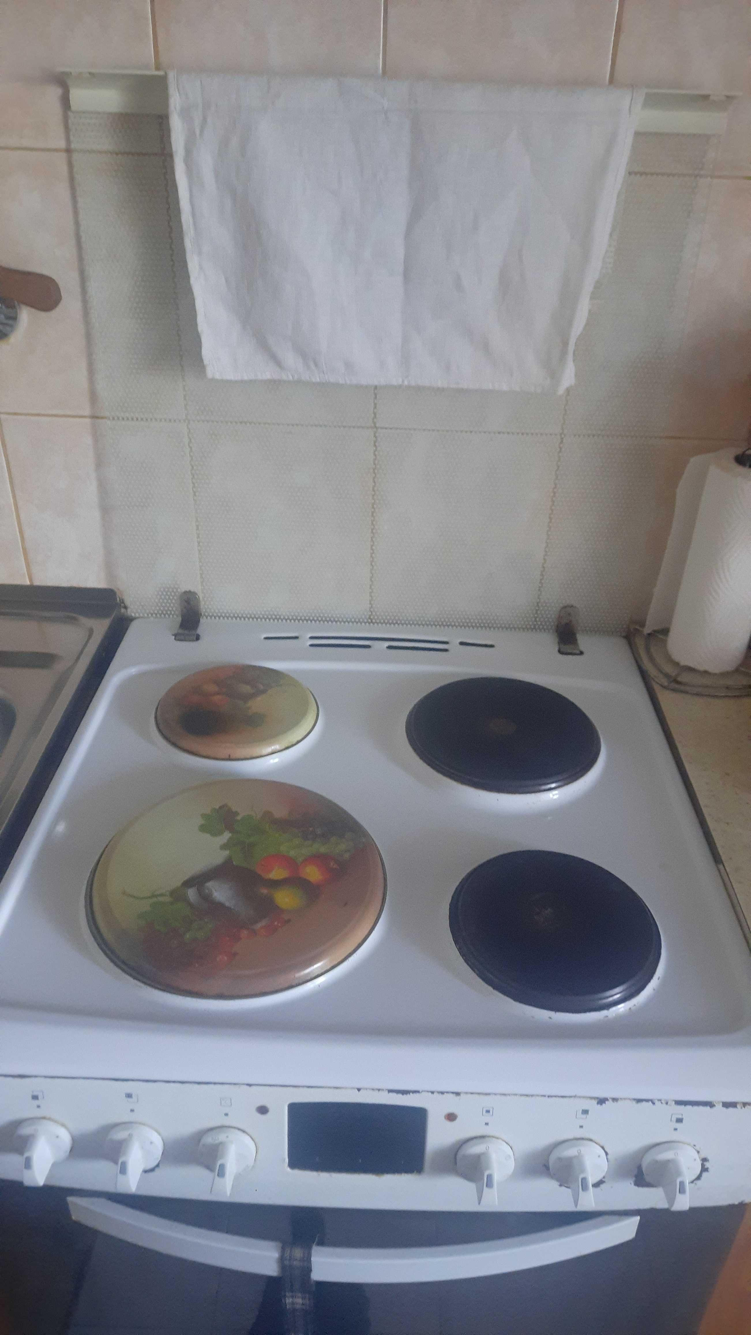 Печка с фурна и котлони Amica