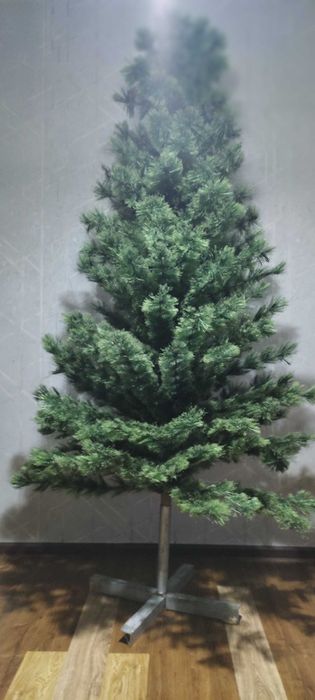Продаю ёлку Б/у 2 M  то что на фото.