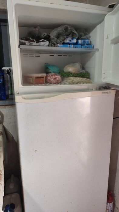 Vând frigider Daewoo