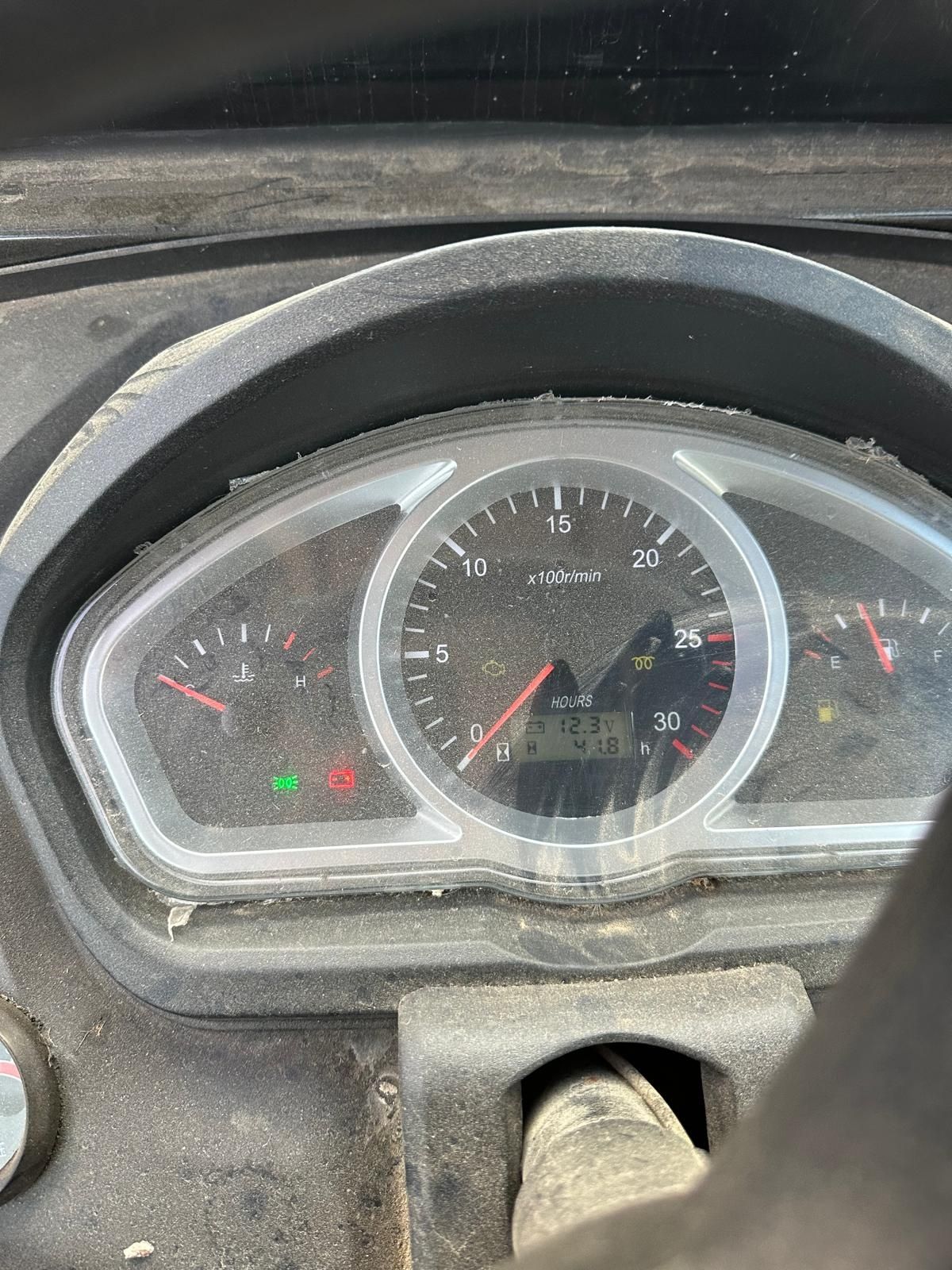 Vand tractor cu incarcator frontal Tavol.