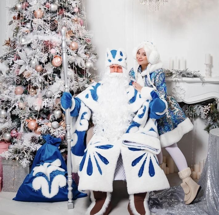 Дед мороз и снегурочка в Астане