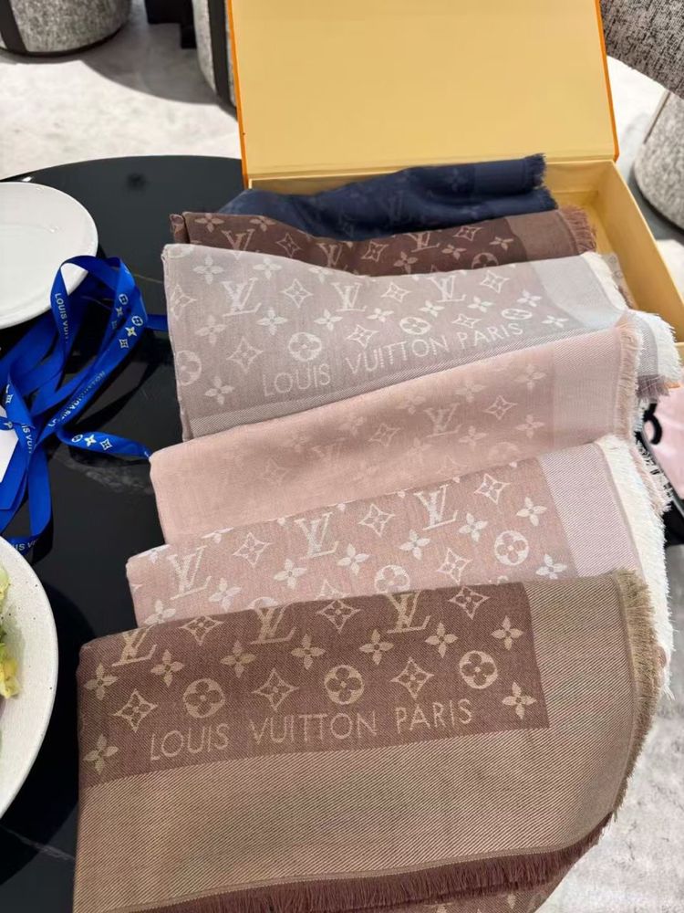 Шалове Louis Vuitton