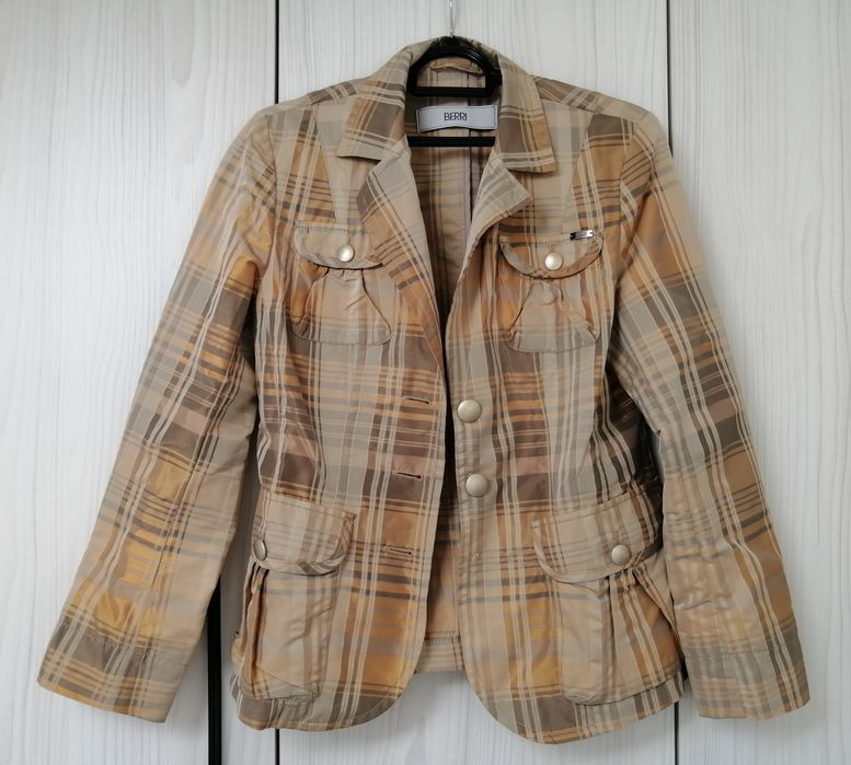 Vând sacouri și  jachetă