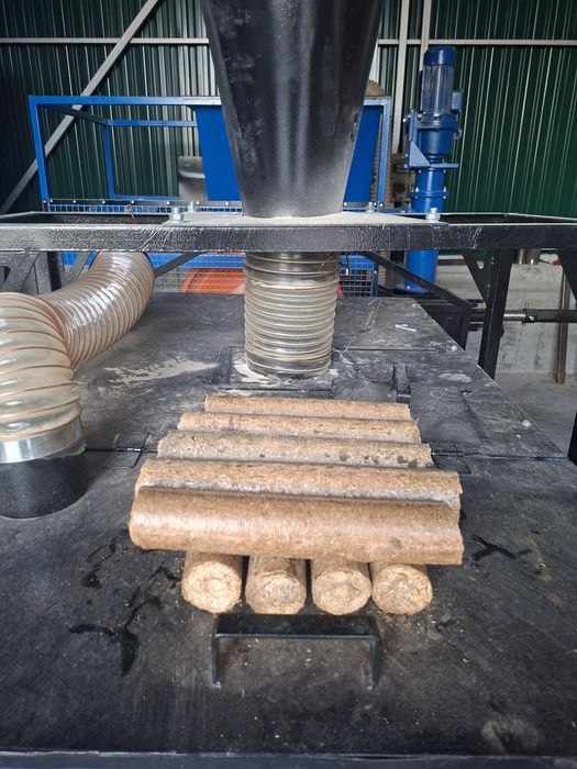 Brichete pentru foc din resturi vegetale