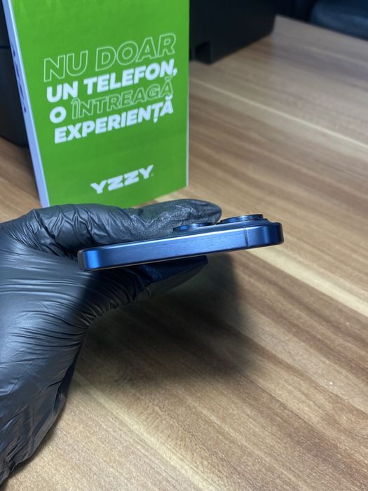 iPhone 15 Pro Max / 256 GB / Sănătate baterie 90% / Ca nou