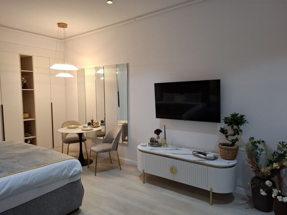 Inchiriez Studio prima linie la mare pe termen lung