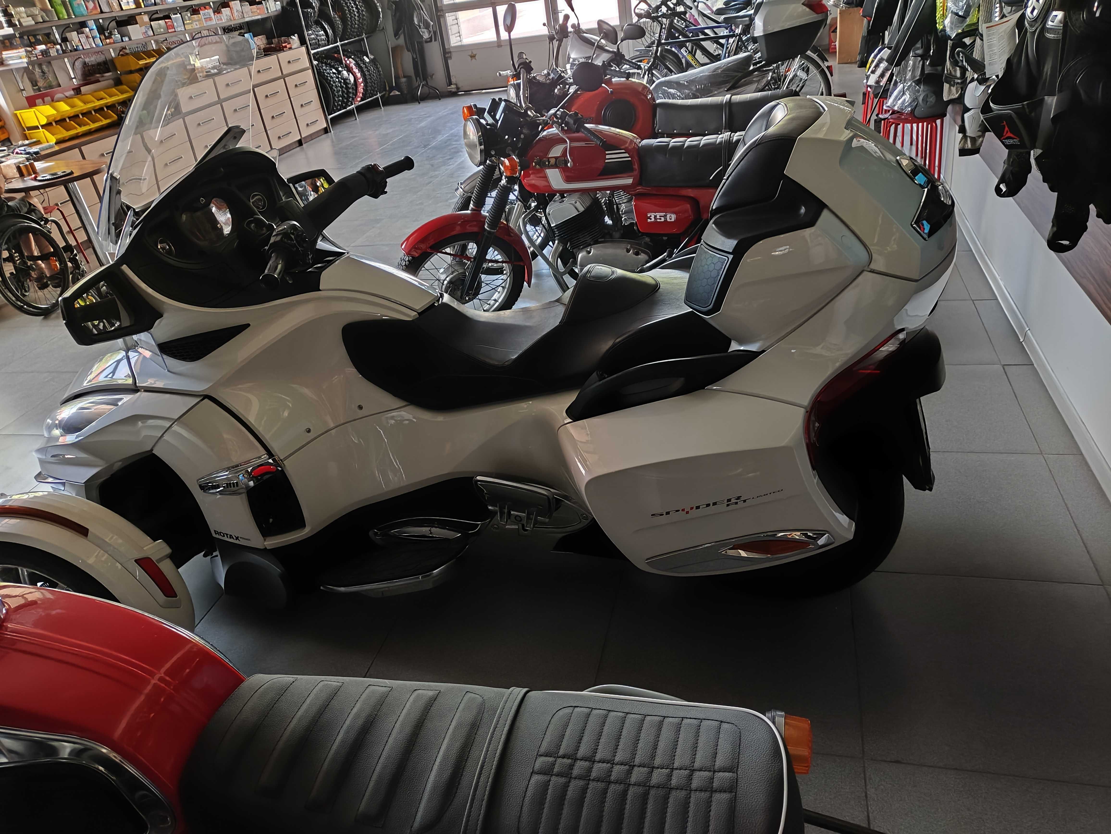 трицикл BRP Can-am  Spyder  RT limited  Rotax 1330