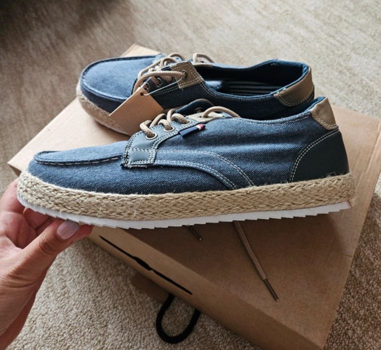 Tenisi eleganți bărbați