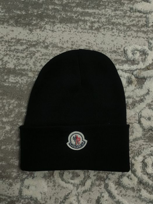 Шапка Moncler — 2990 ₸