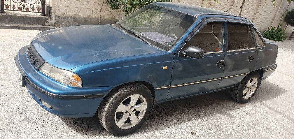 Nexia 2004 сотилади