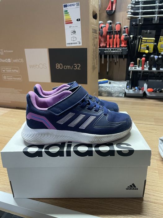 Продавам детски маратонки Adidas