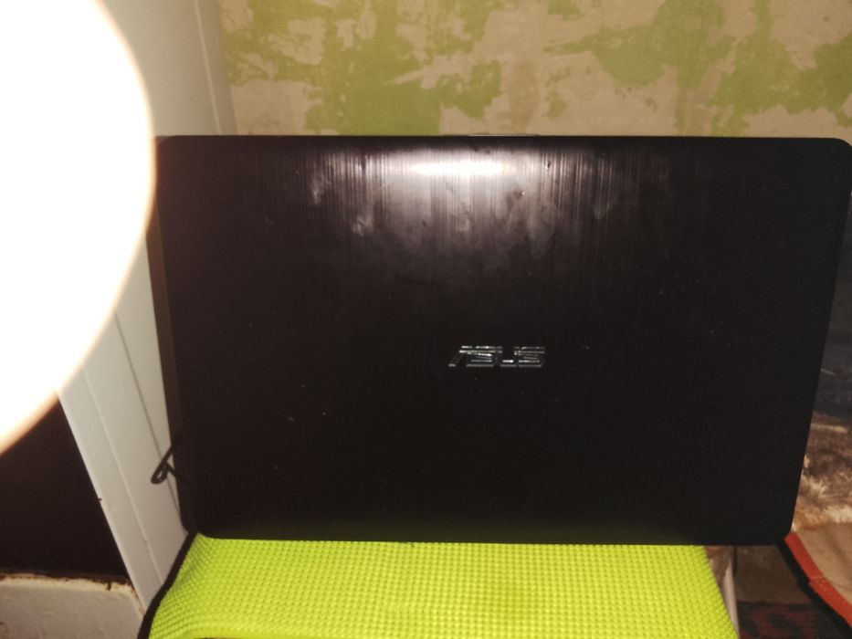 Vând leptop asus