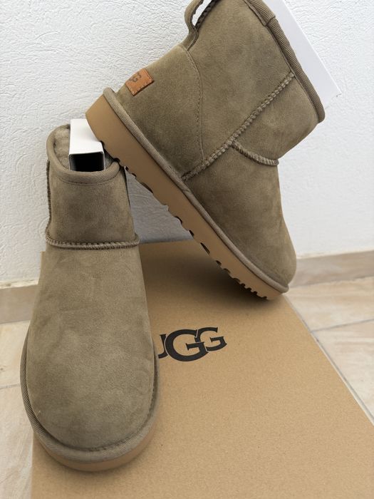 UGG Classic Mini II