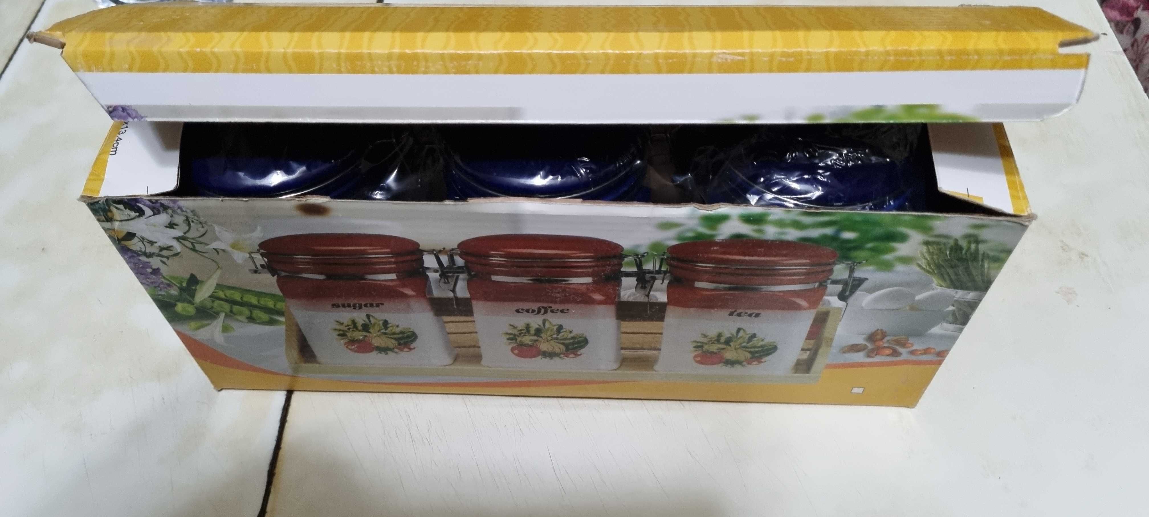Набор баночек для кухни и набор для торта
