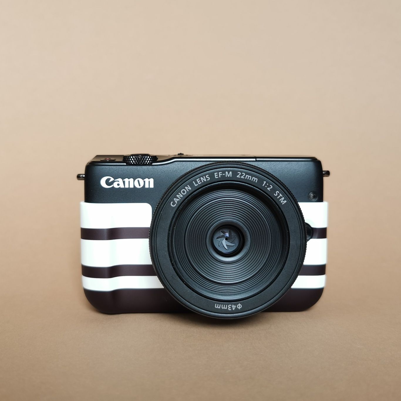 Cameră foto mirrorless Canon M10 cu 22mm STM, wifi