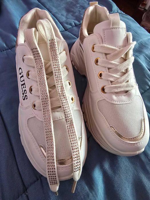 Нови маратонки Guess н.39