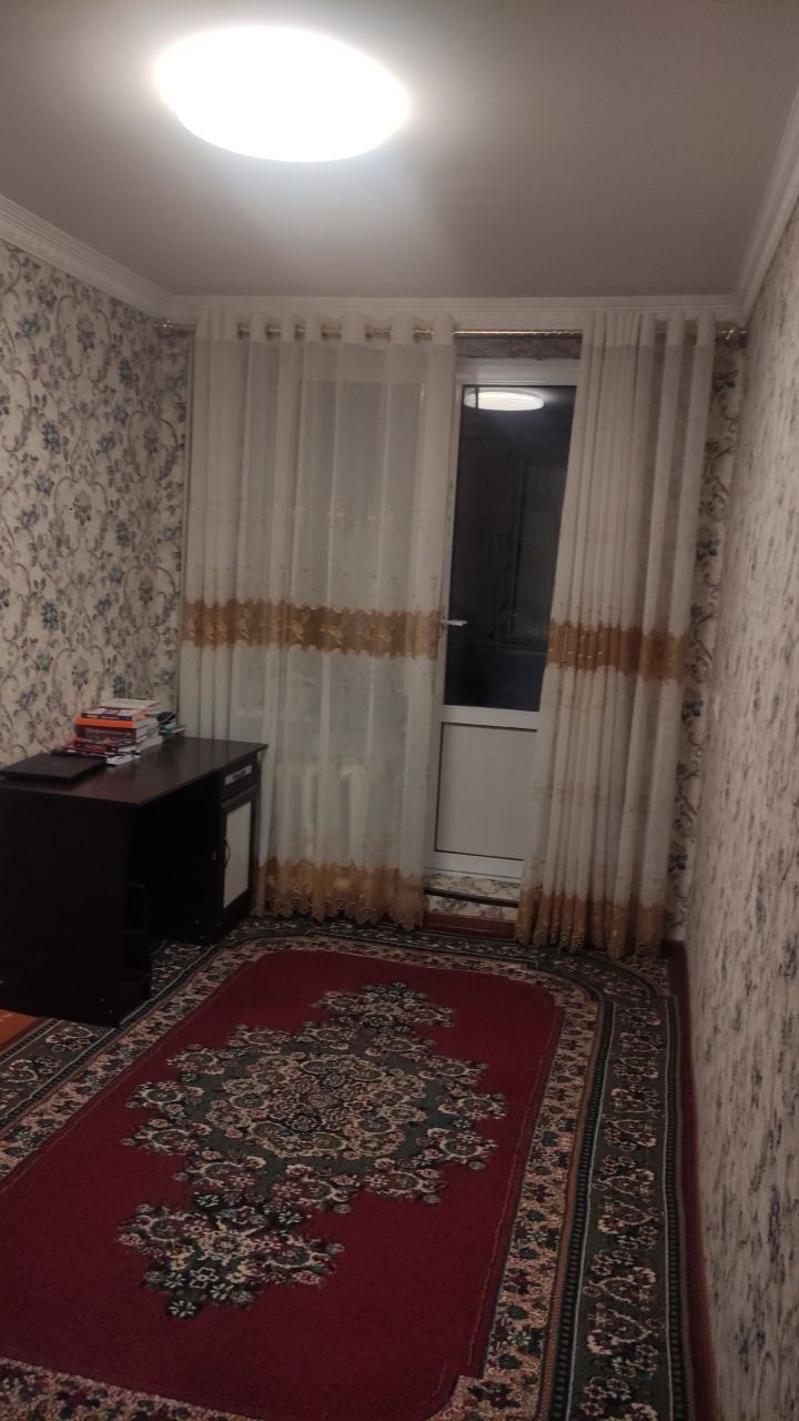 Navoiy shahar Amir Temur ko'chasi 10-uy 2 xonali kvartira sotiladi
