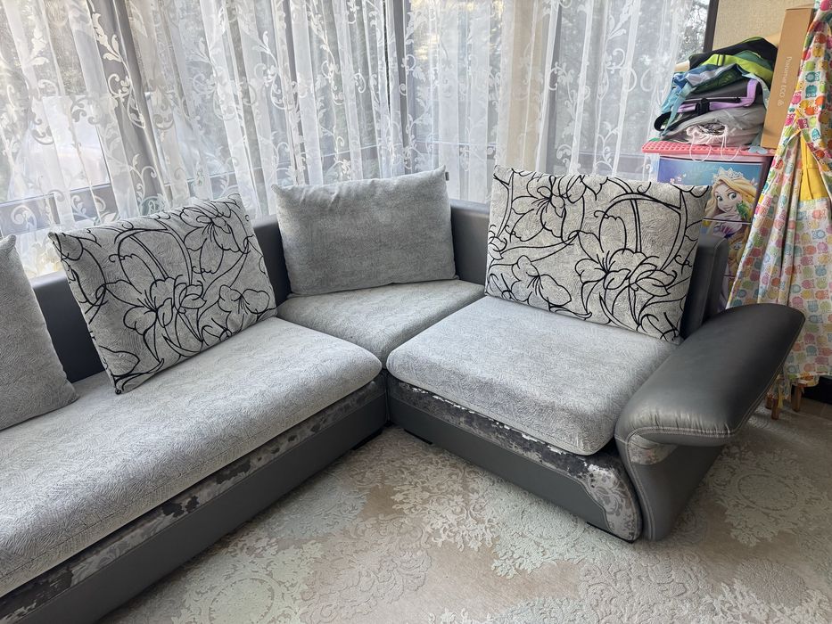 Диван (состоит из частей)