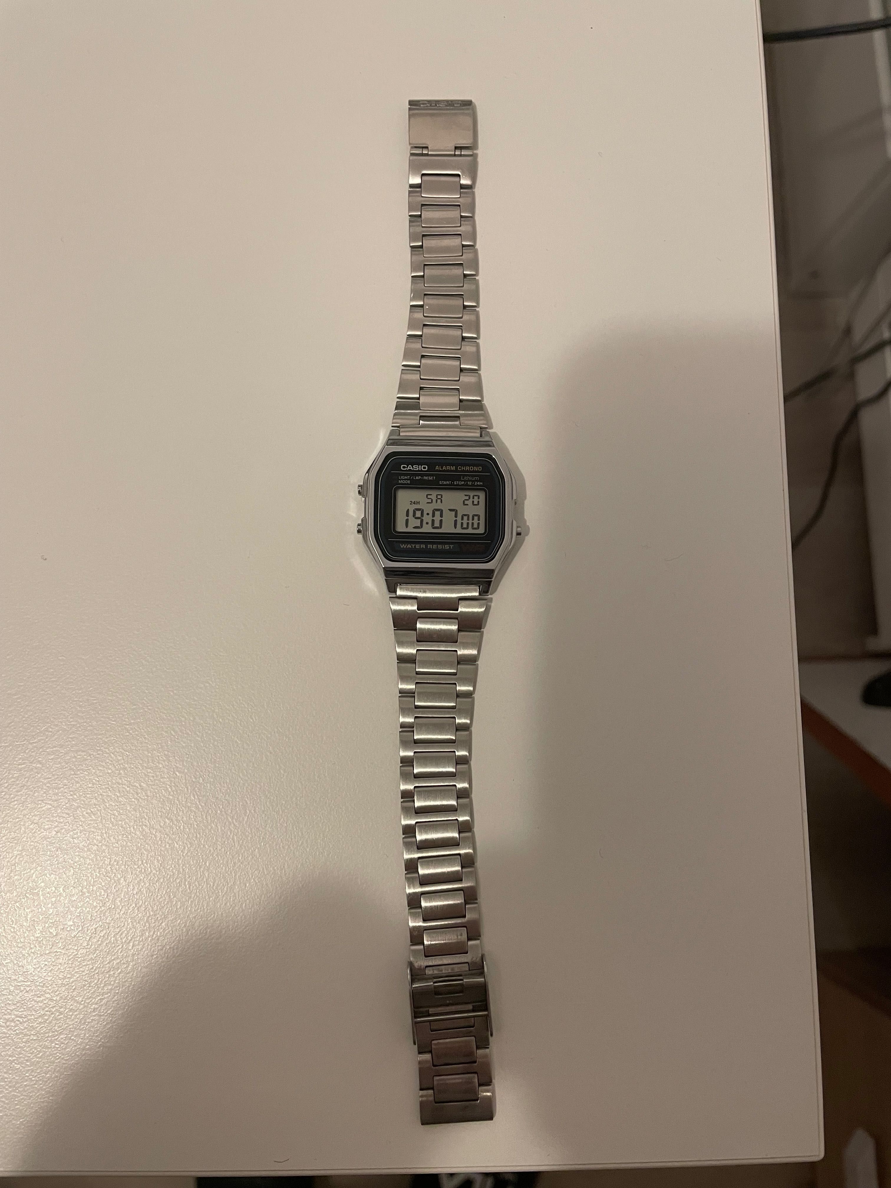 Vand ceas retro Casio A158W stare foarte buna