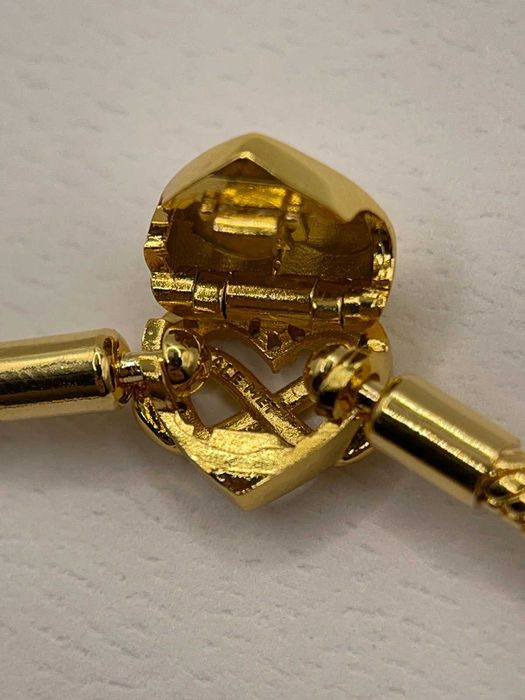 Гривна Пандора|Pandora