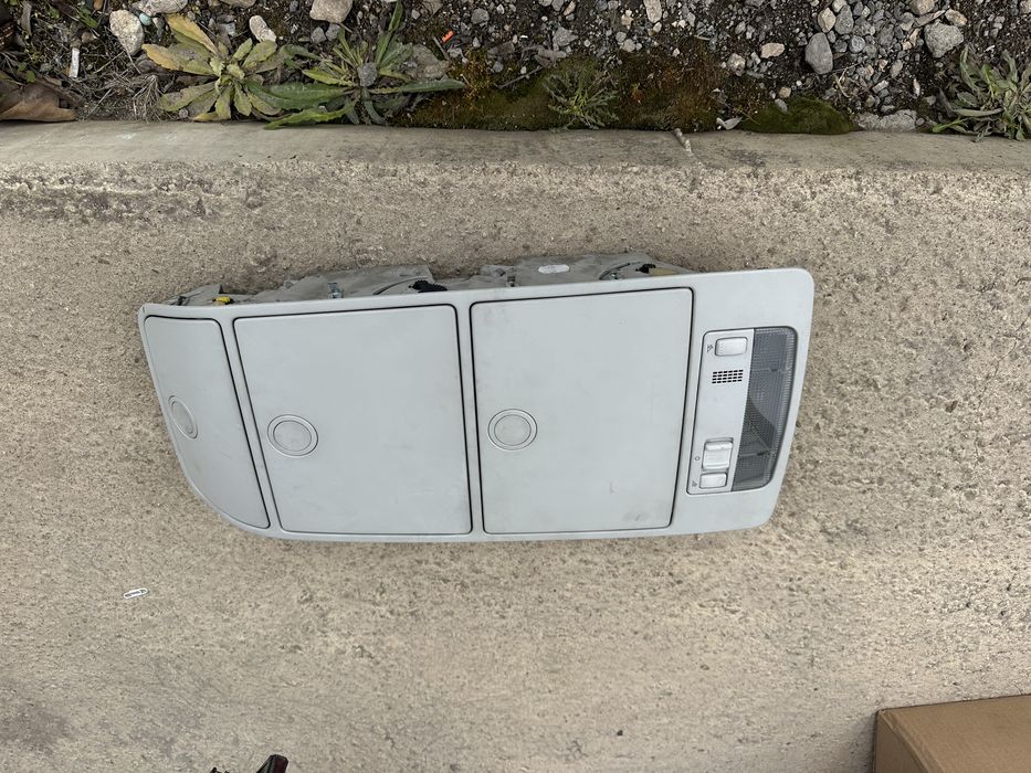 Плафон с конзола за Фолксваген Туаран!