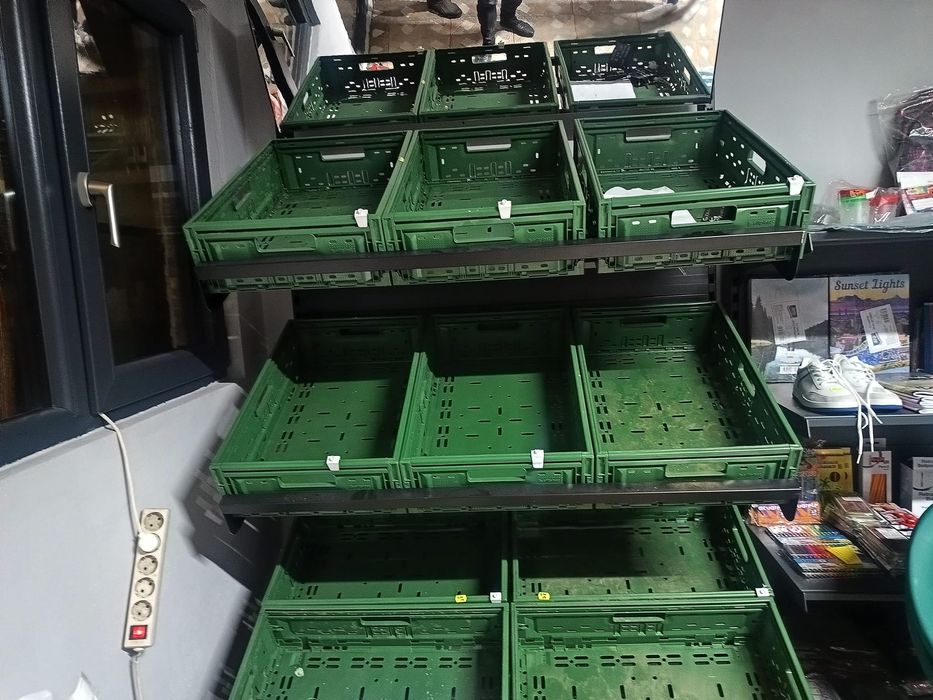 Vând rafturi, vitrine, raft pâine, raft legume fructe