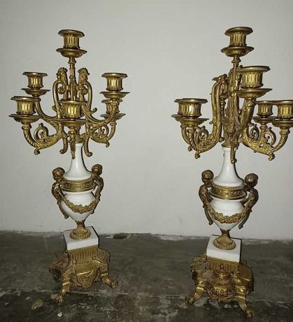 2 candelabre in bronz cu marmura si 2 sfeșnice in bronz cu personaje