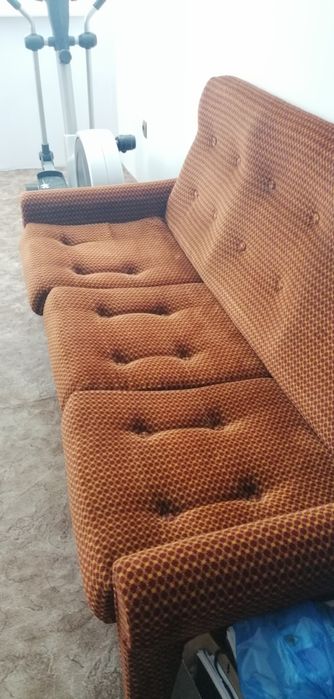 Триместен диван