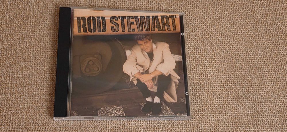 Продавам нов компакт диск на Rod Stewart.