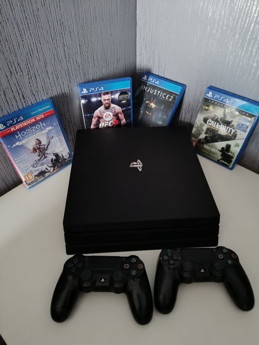 Продавам конзола Playstation 4 Pro плюс игри