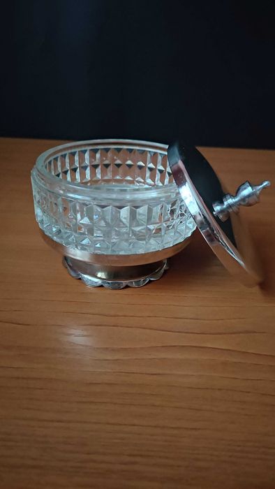 Масивна захарница от стъкло и неръждаема стомана