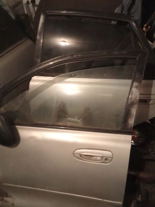 Продам двери от Мазда 626 кронус