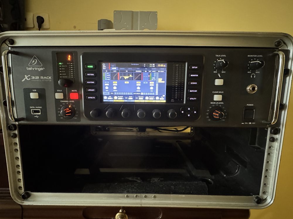 Behringer X32 Rack