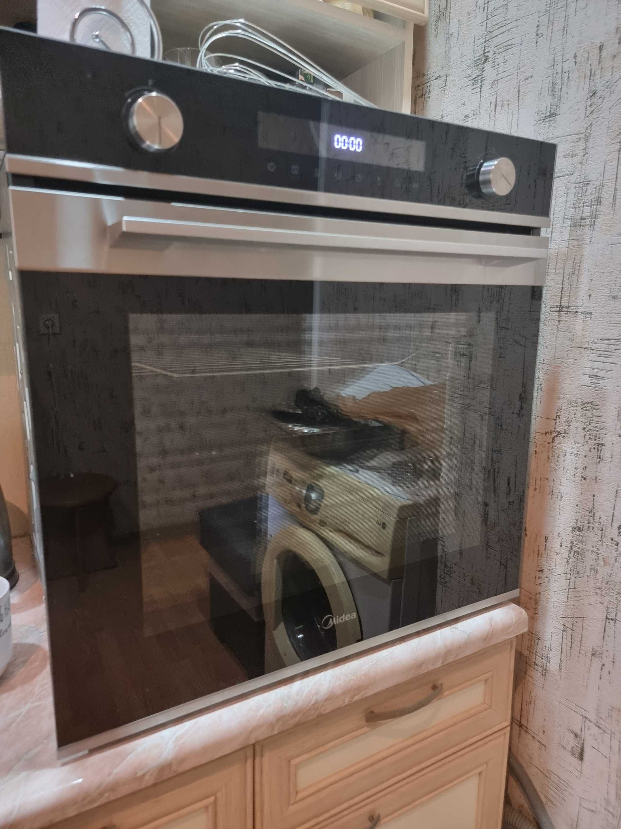 Продам свою духовку Midea.