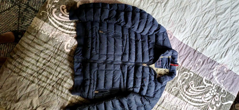 Продавам зимно яке Tommy Hilfiger