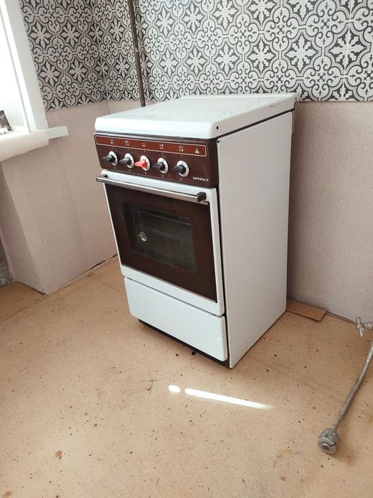 Продам газовую плиту