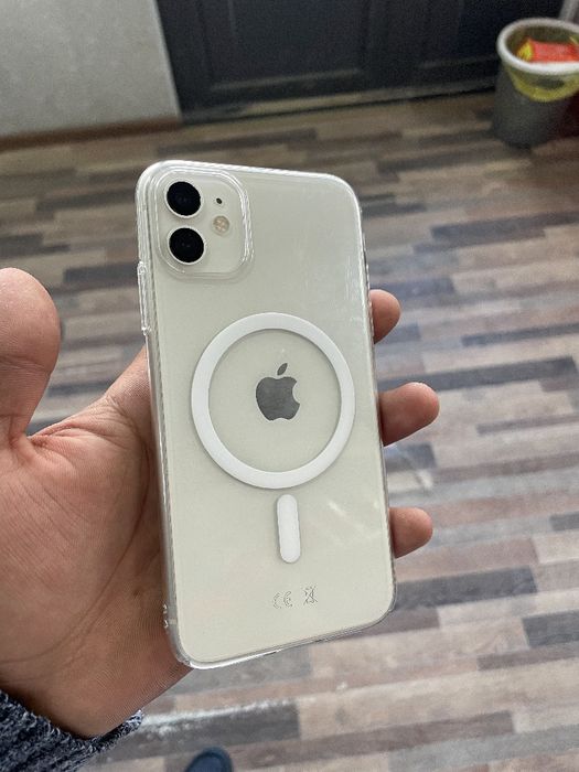 IPhone 11  hamma joyi radnoy