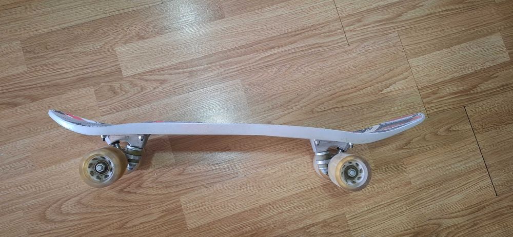 Скейтборд б/у в хорошем состоянии