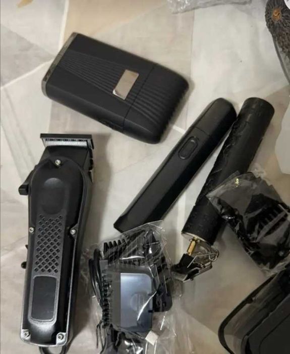 Set de 4 masini de tuns noi profesionale