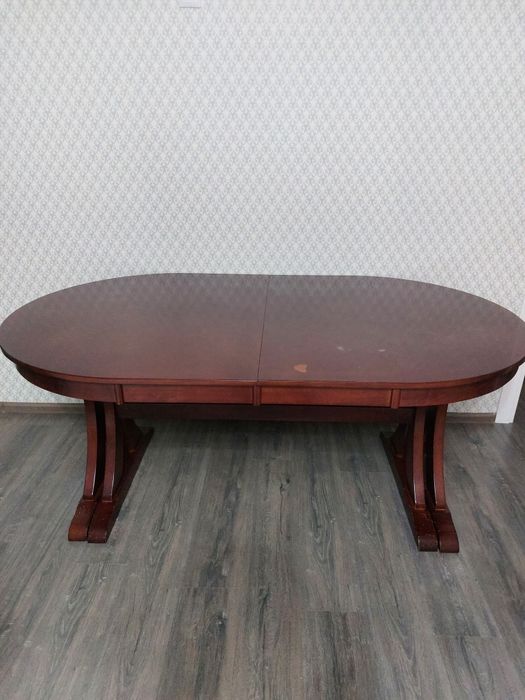 Продается малазийский стол 3м