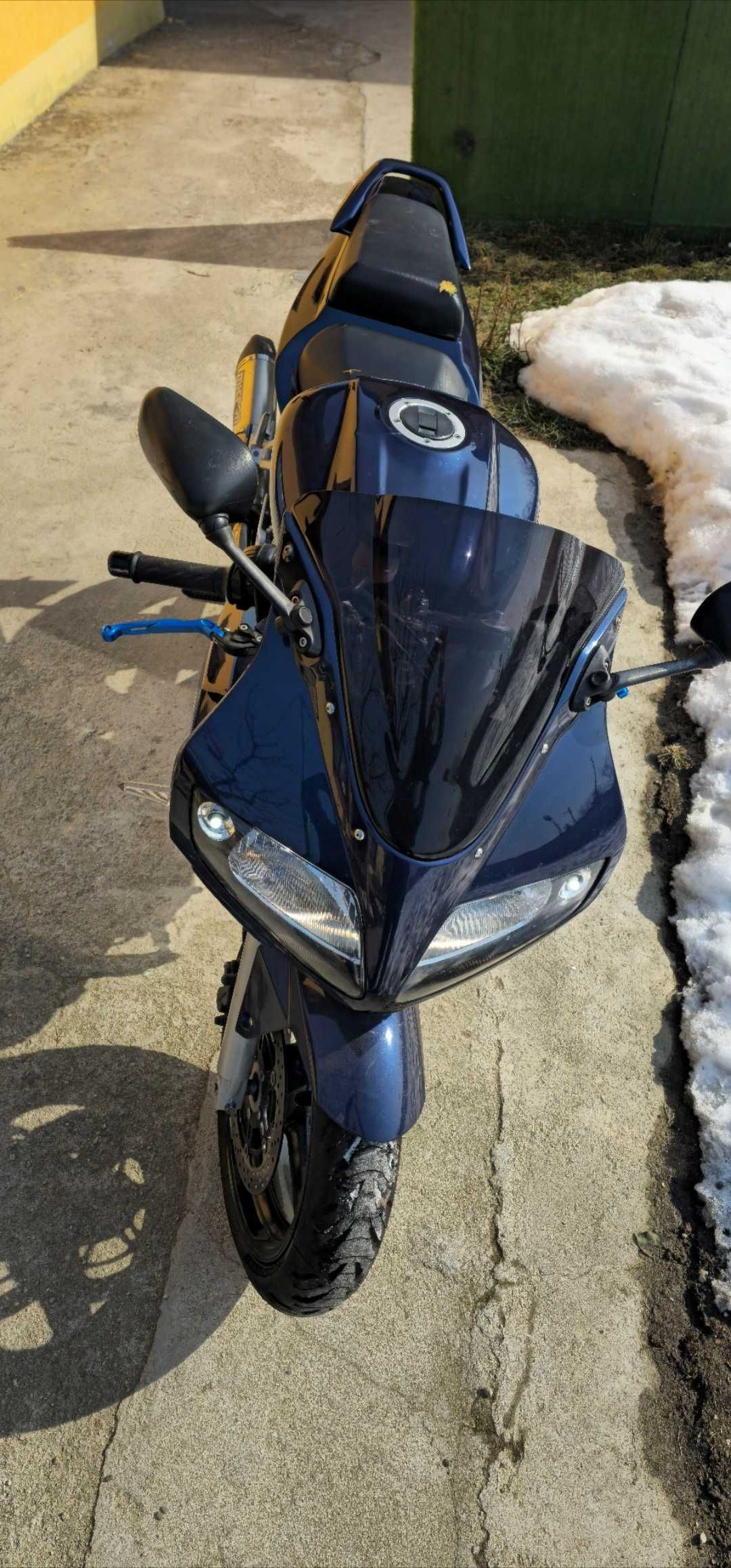 Motocicleta Suzuki sv650s