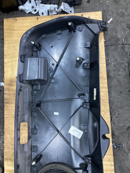 Range rover sport 2012година Вътрешна кора багажник