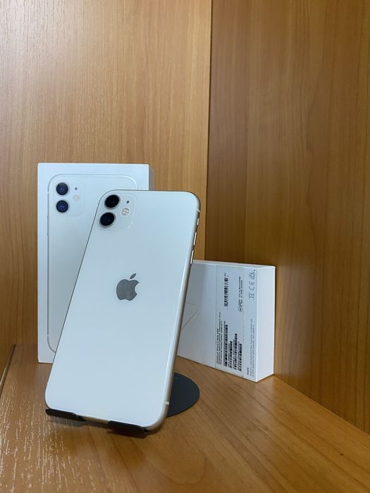 Айфон 11 белый.